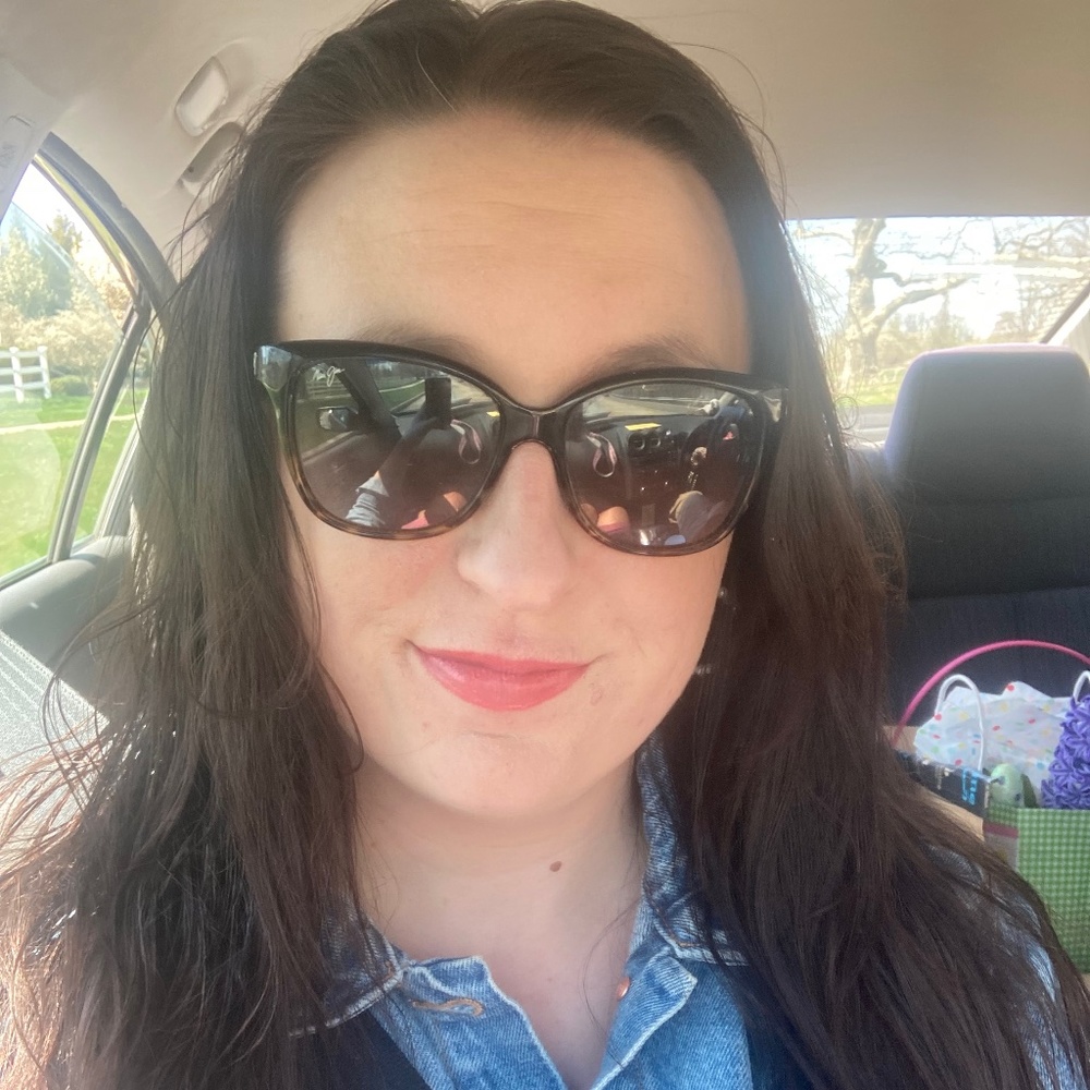 Meet your Posher, Laura